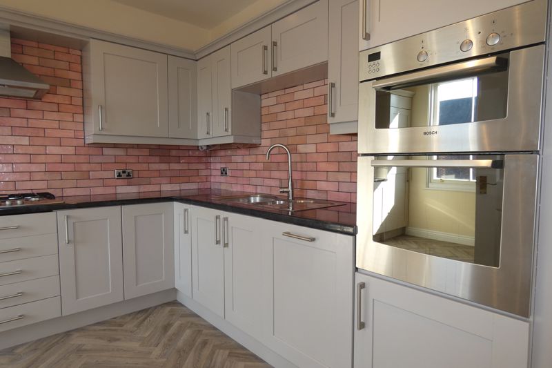 Kitchen/Breakfast- click for photo gallery